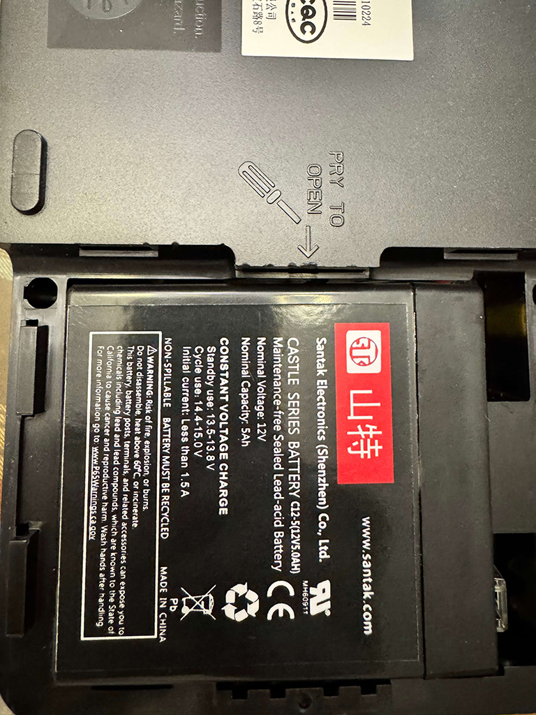 装好电池但未盖盖子